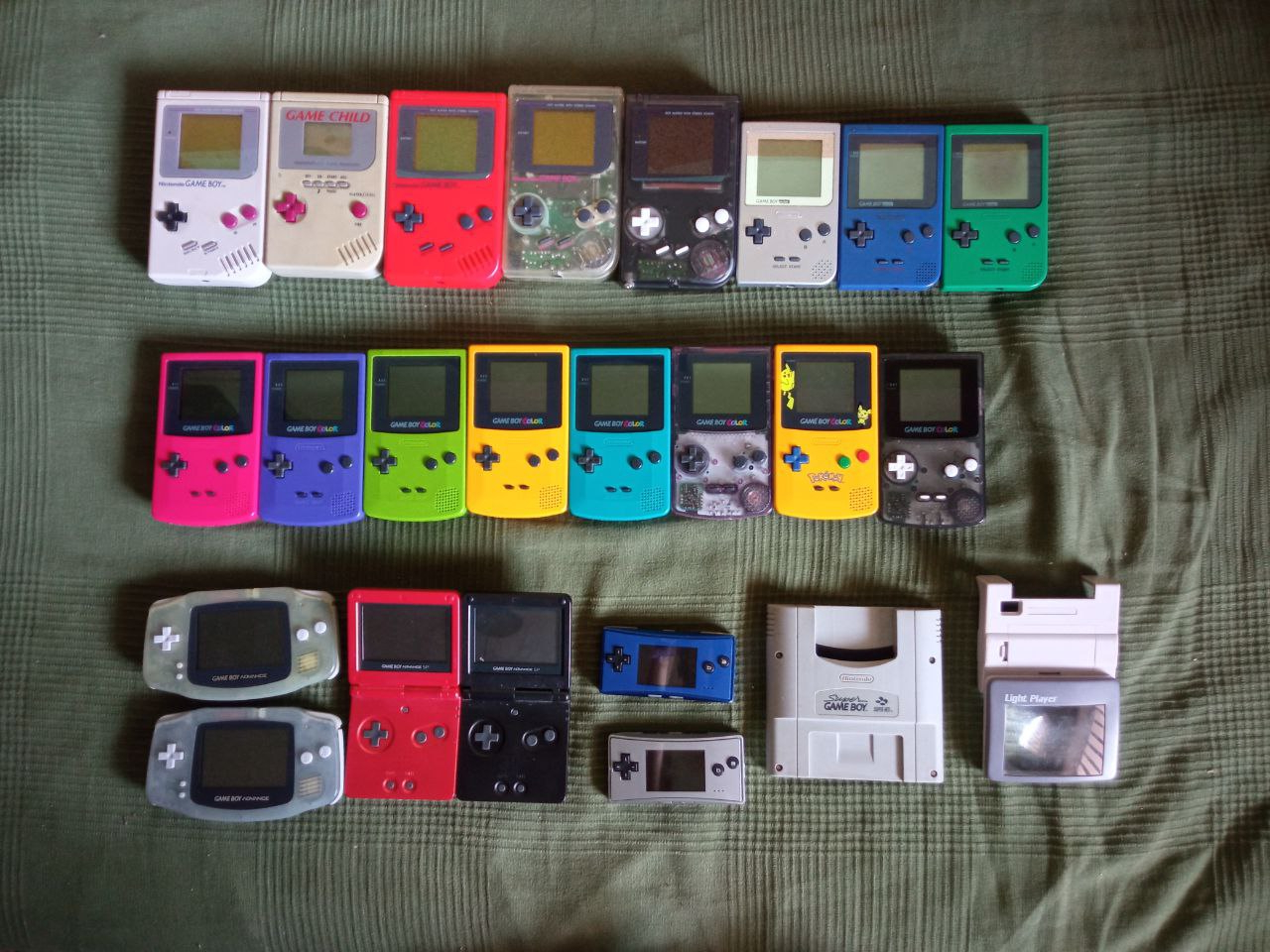 Picture with many Game Boy consoles and accessories